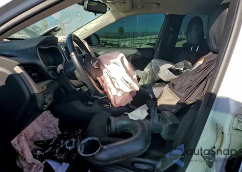 2016 Jeep Cherokee Latitude z USA, uszkodzony, nr VIN 1C4PJMCS5GW187372